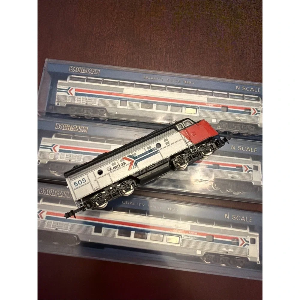 Bachmann N Scale Amtrak 3 Full Dome Passenger Cars # 53-1043-05 1 Diesel Engine